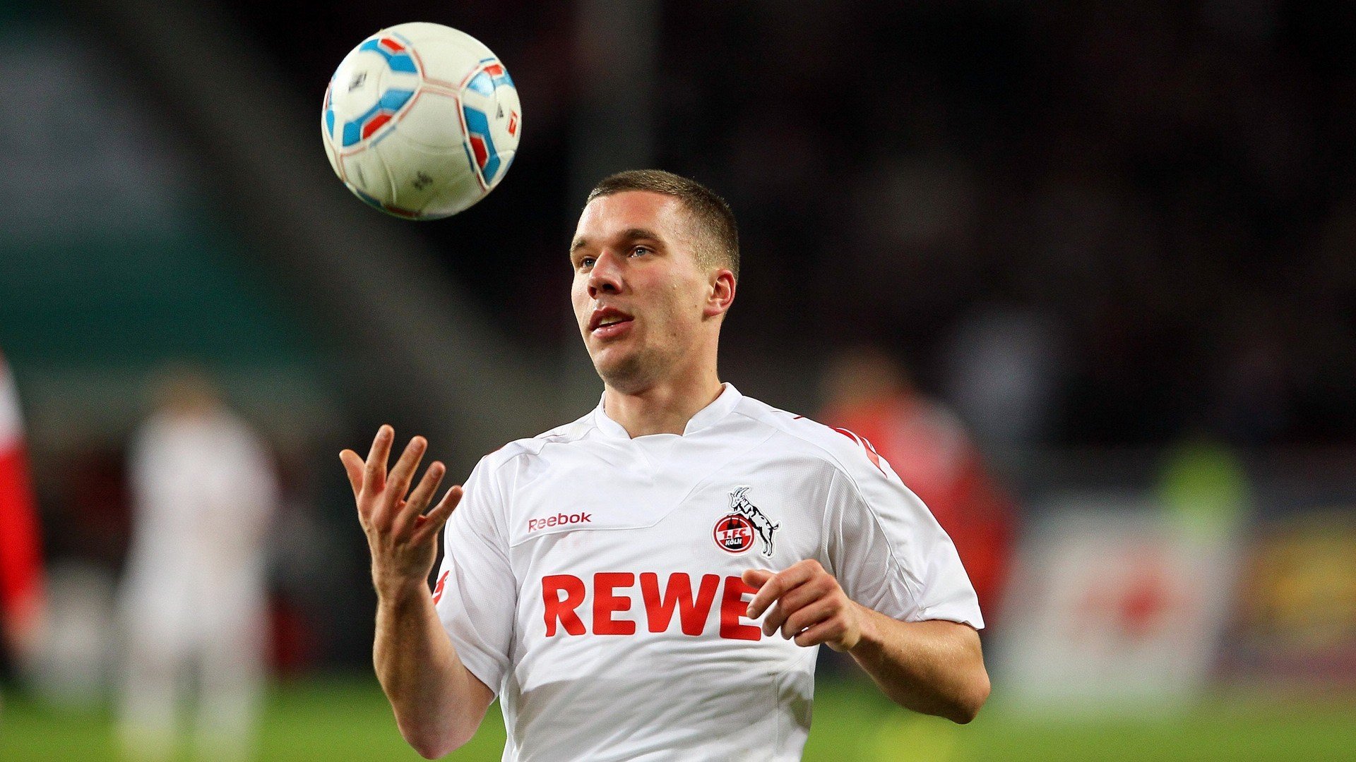 中立代表队B队员默契配合助力冲线